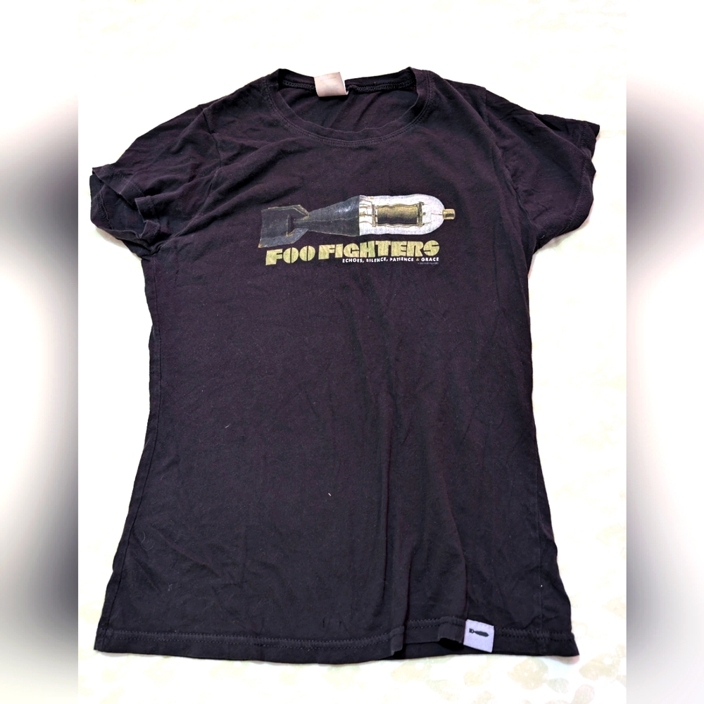 Woman's Foo fighters T shirt